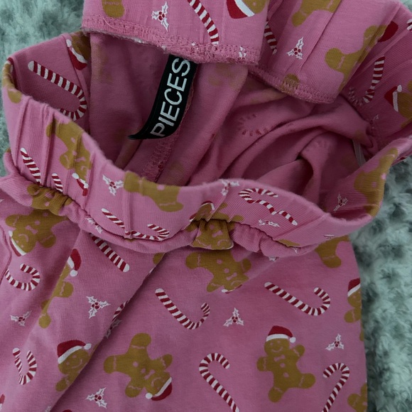 Women’s size - Pink gingerbread men pajamas - Picture 2 of 5